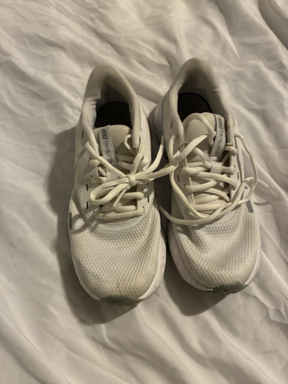 Nike Revolution 5 Womens 7 Running Shoes White Pure Platinum Sneaker